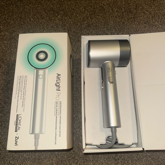 L'Oreal AirLight Pro Hair Dryer in Silver and Green - Picture 2 of 5